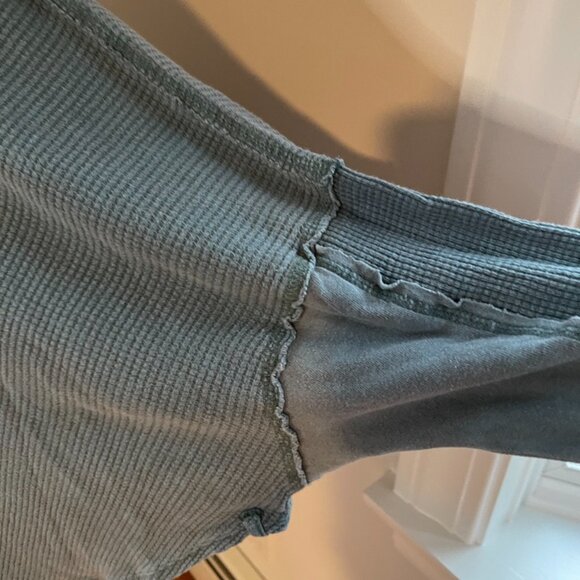 We The Free x Free People Microphone Drop Thermal Top Size XS Silver Pine - Picture 5 of 6